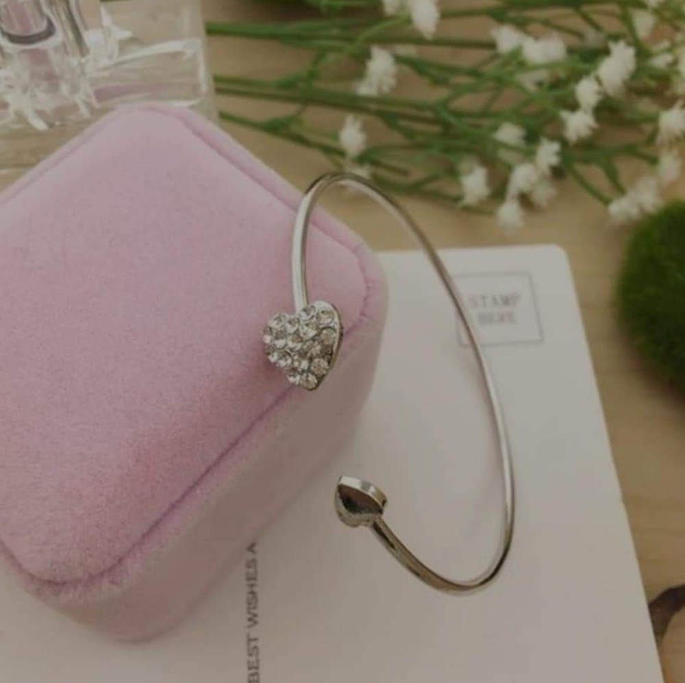 "NEW"Open heart cuff bracelet